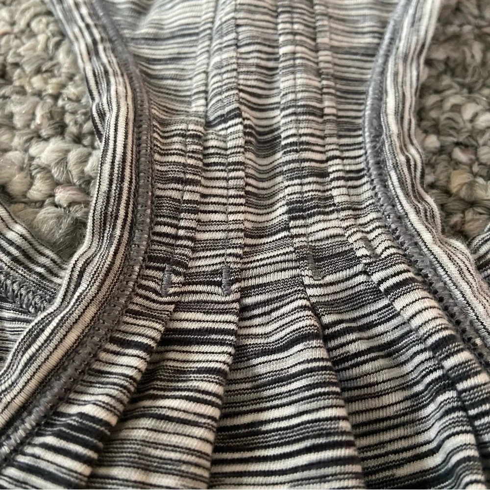 Lululemon Yogi Everyday Tank 4 Color Space Dye White Black size 10